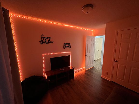 3rd image of 333 Cranklen Cir