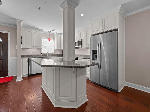 3rd image of 5530 Forest Oaks Dr