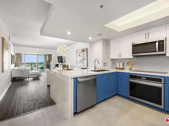5th image of 13700 Marina Pointe Dr Unit 809