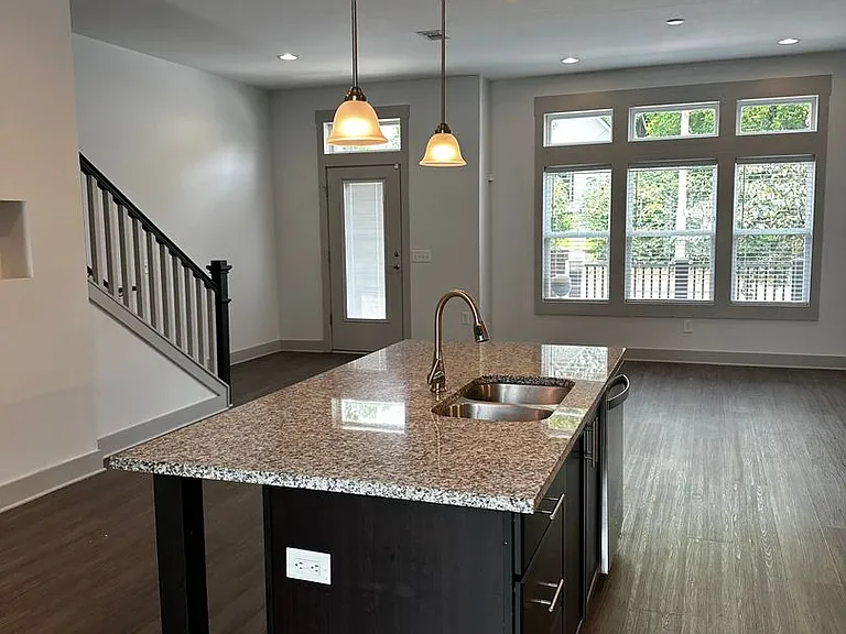 Heritage East Apartments — Photo 18