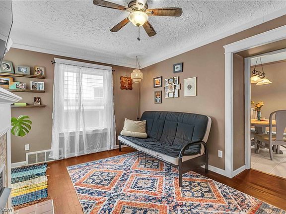 5th image of 8102 Fernhill Ave
