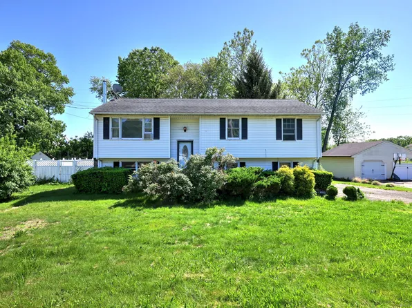 10 Circle Drive, Wallingford, CT 06492