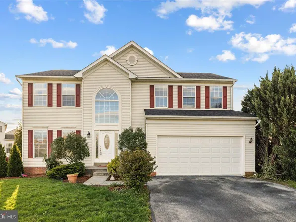 327 Pebble Beach Dr, Charles Town, WV 25414