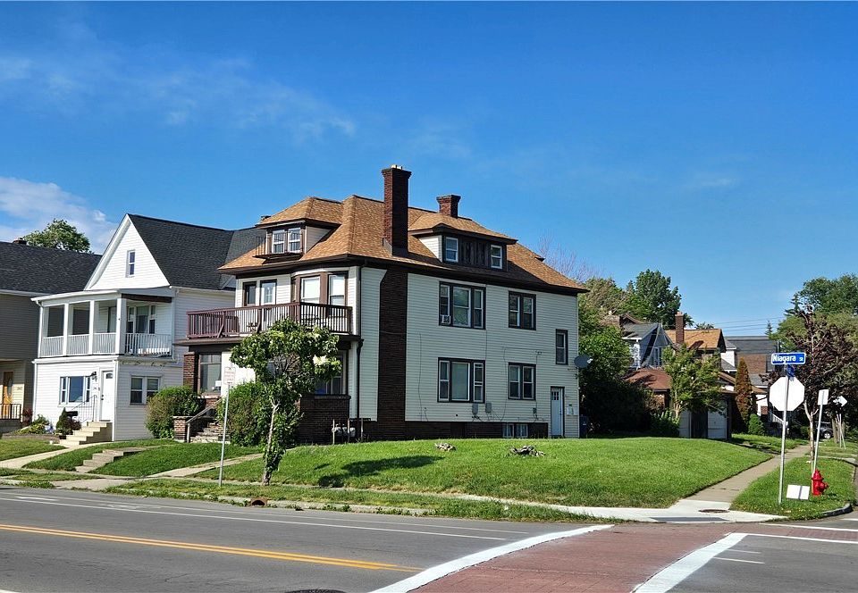 2nd image of 2459 Niagara St