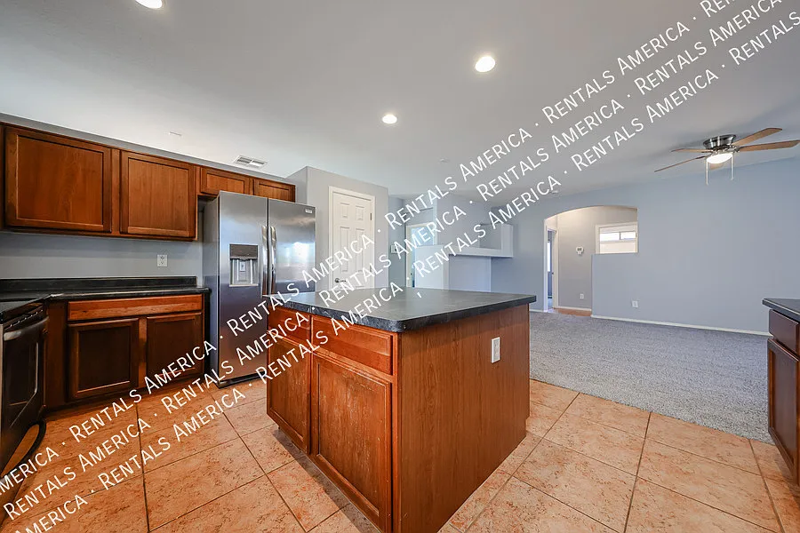 Charming 3-Bedroom Home for Rent in Maricopa! — Photo 4