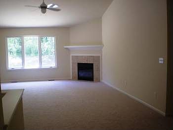 3rd image of 176 Beaumont Ct