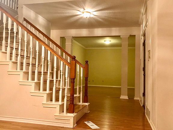 3rd image of 1402 Blackthorne Dr