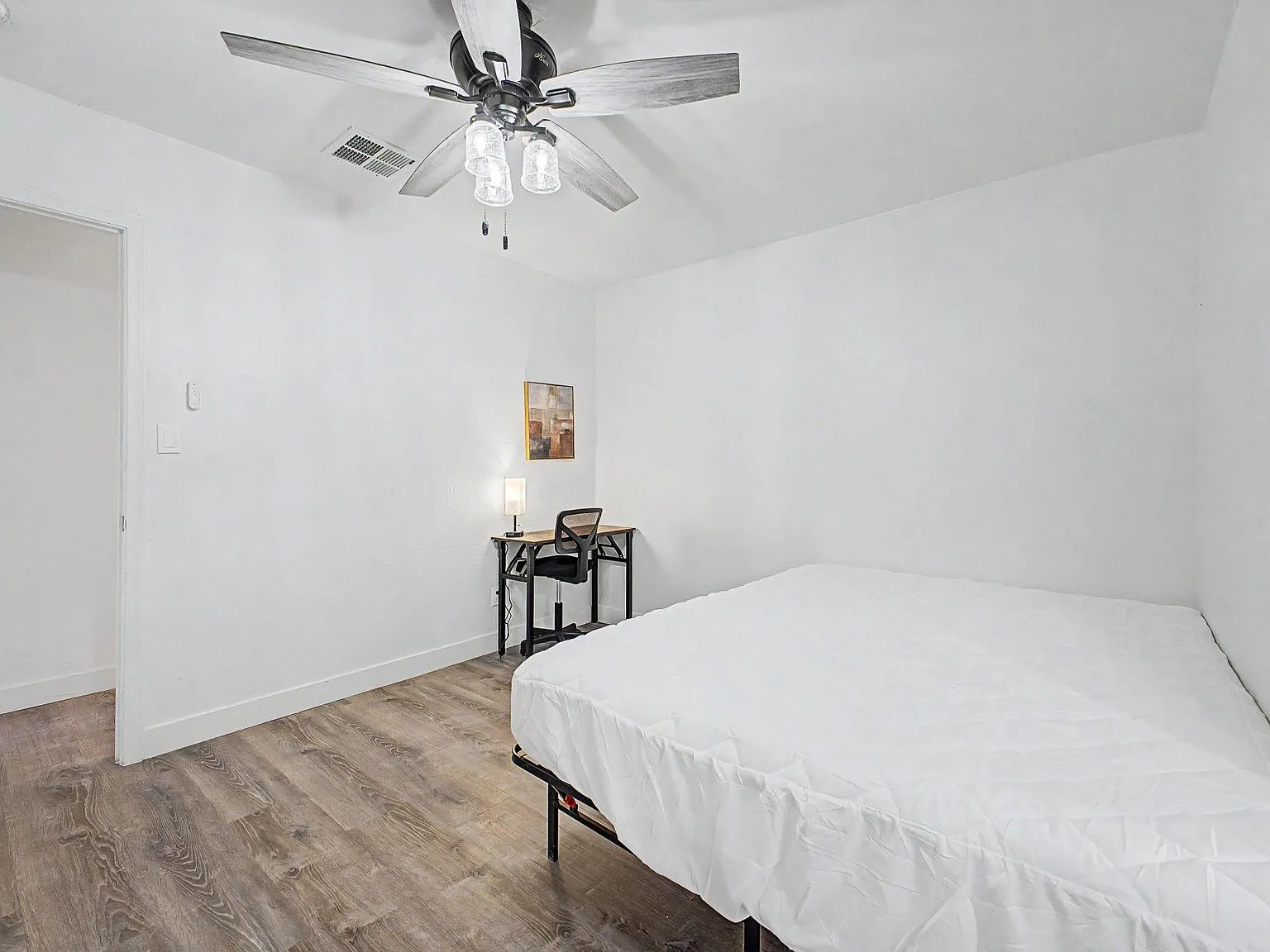 4 bed, 4.0 bath, 2600 sqft, $1,317 — Photo 4