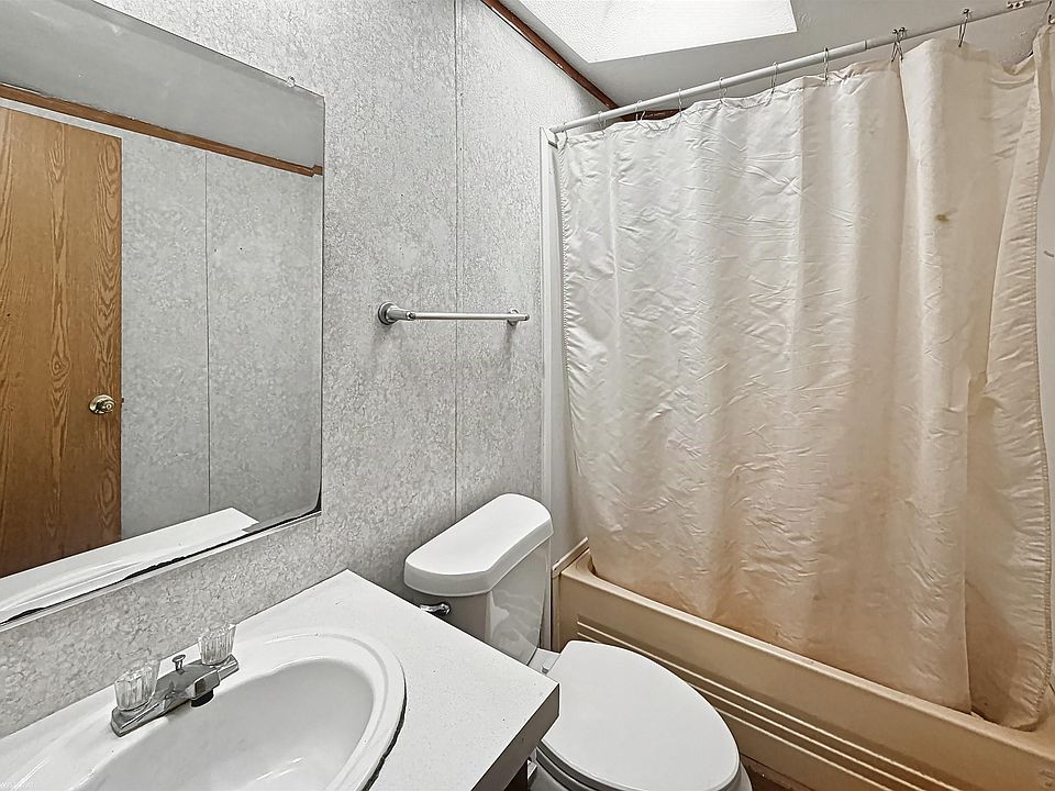 225 Warwick Way, photo 19