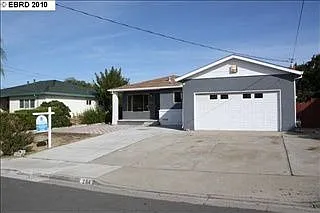 284 William Way photo 1