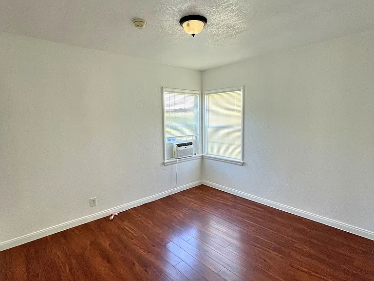 9037 Cattaraugus Ave — Photo 24