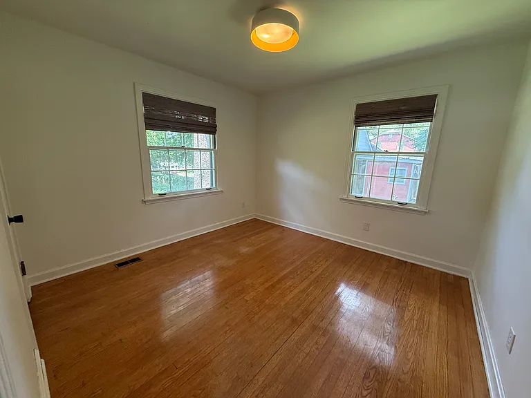 1007 Fowler St — Photo 17