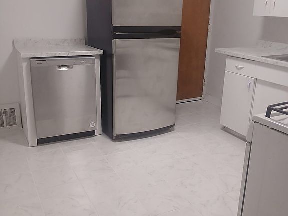 4th image of 1065 Sells Ave #J