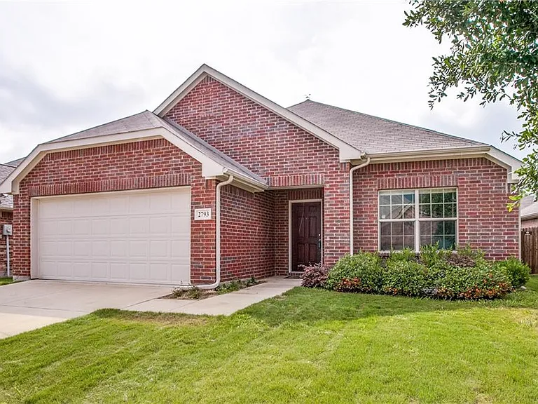 2793 Crescent Lake Dr — Photo 1