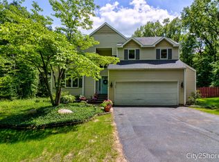 1014 Maplehill Ave SE, Ada, MI 49301