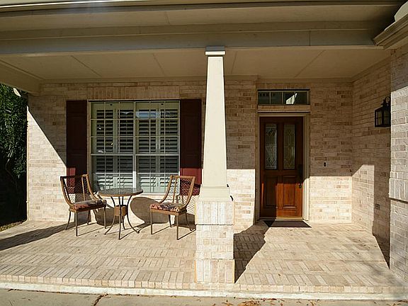 Front porch and doorway inviting you inside.