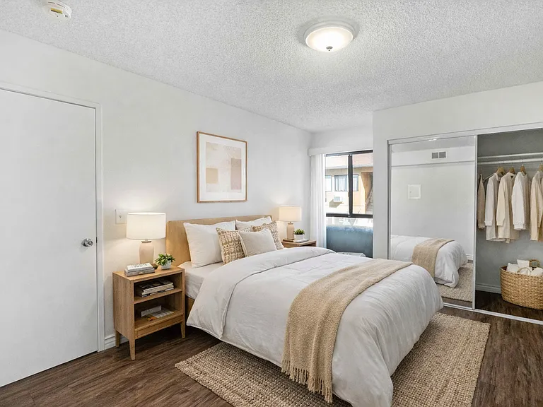 1725 Grismer Ave — Photo 11