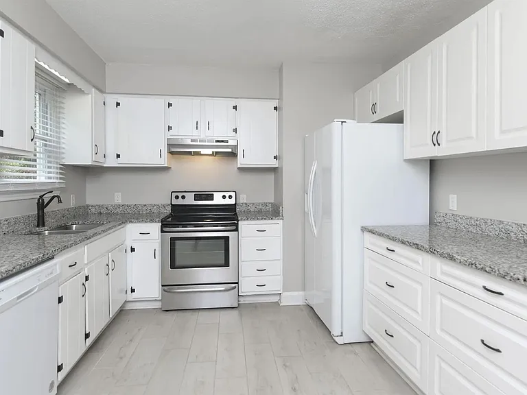 1013 Price Ave — Photo 10