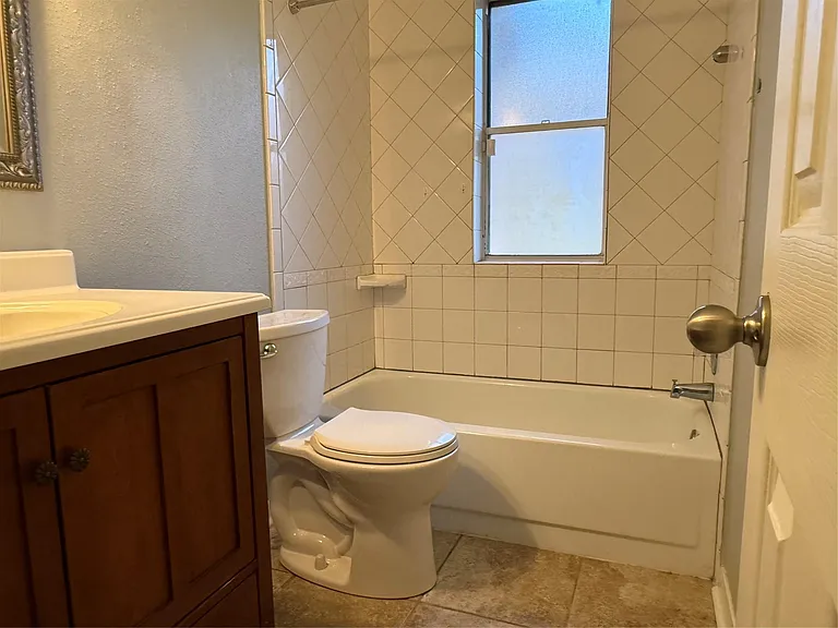 1026 Saint John Dr — Photo 10