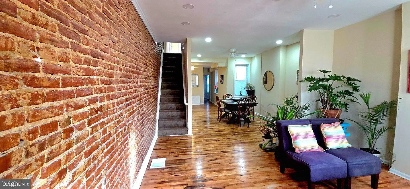 3 bed, 1.5 bath, 1425 sqft, $1,850 — Photo 3