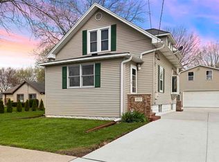 811 Esther Ave, Sycamore, IL 60178