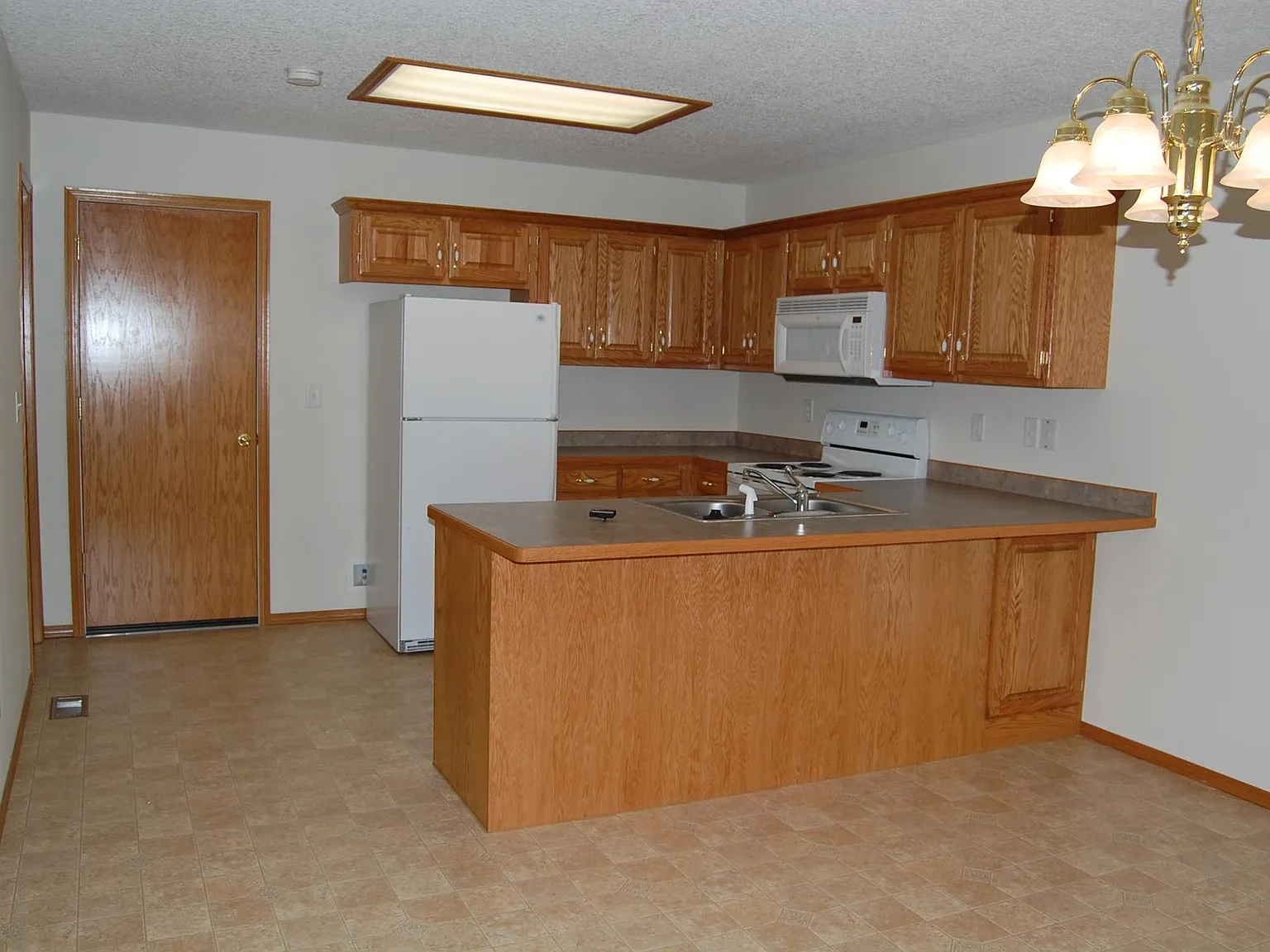 2 bed, 1100 sqft, $1,100 — Photo 4