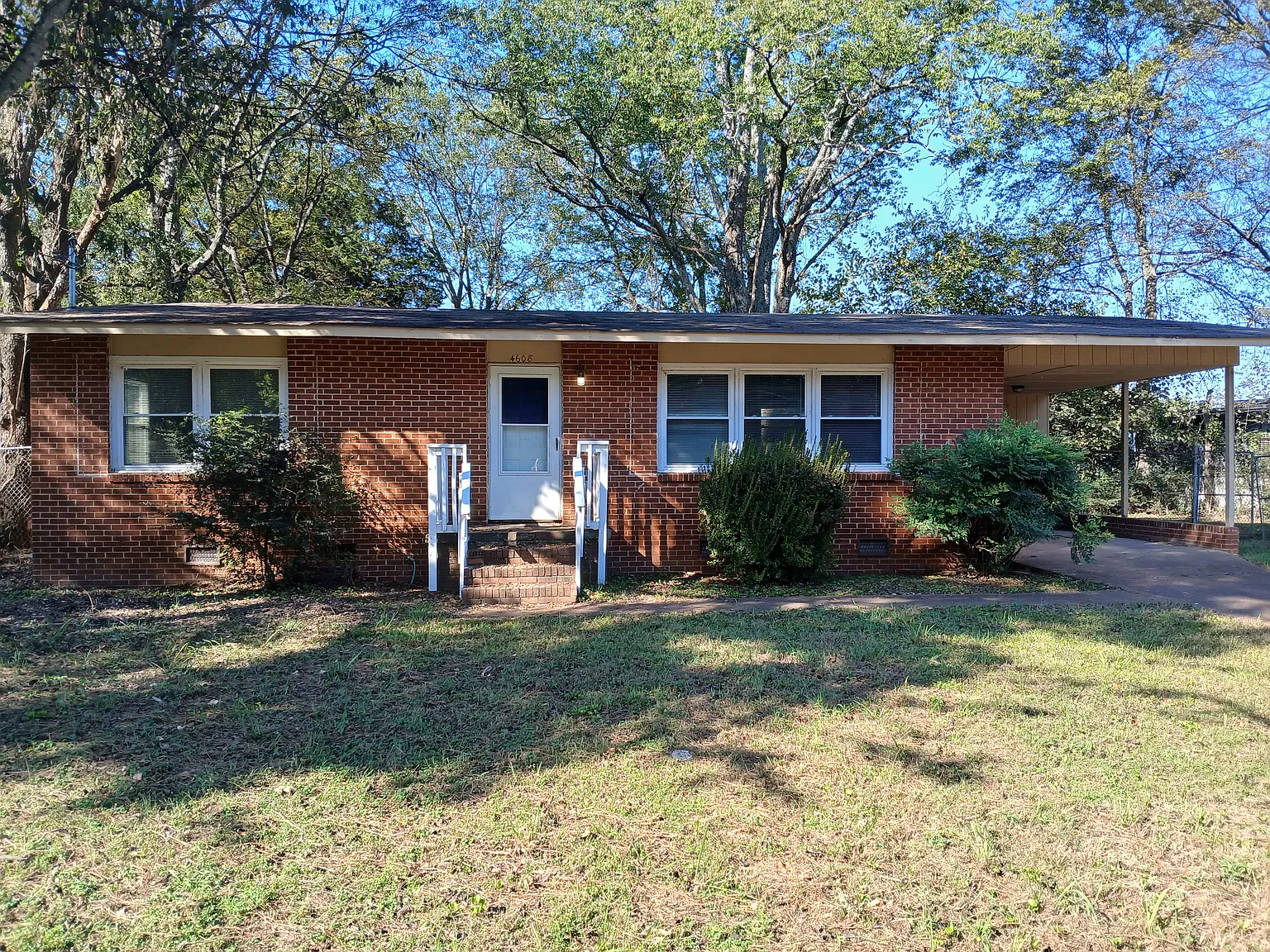 3 bed, 1.5 bath, 1025 sqft, $1,400 — Photo 1