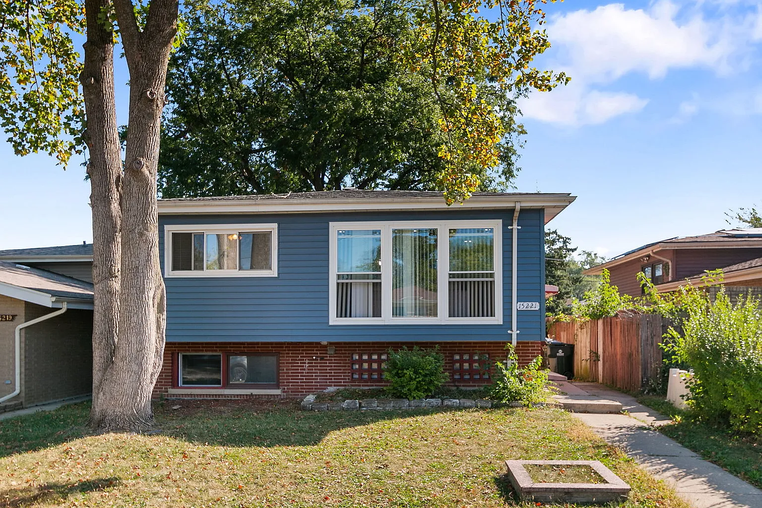 15221 Oak St photo 1
