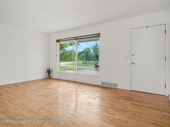 5th image of 2100 Bruce Ave