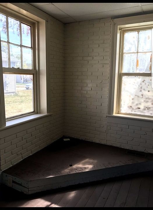 1st image of 61 Poplar Ave