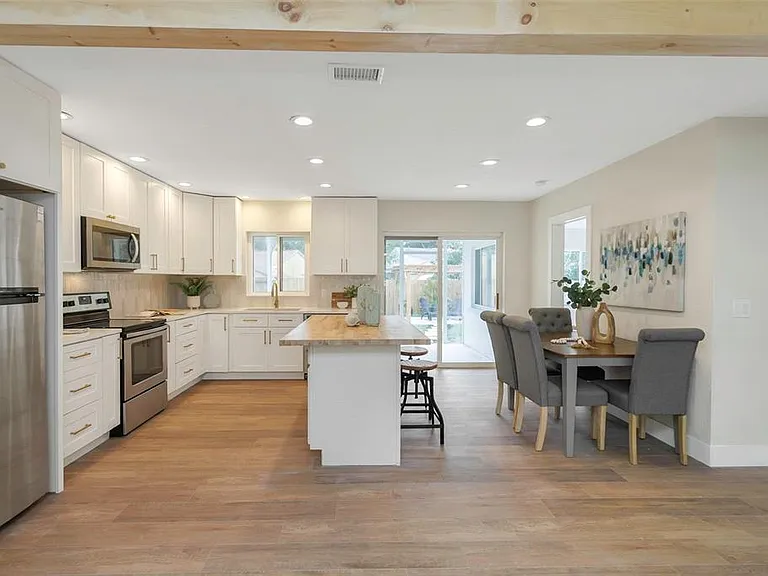 245 Grove Cir N — Photo 15