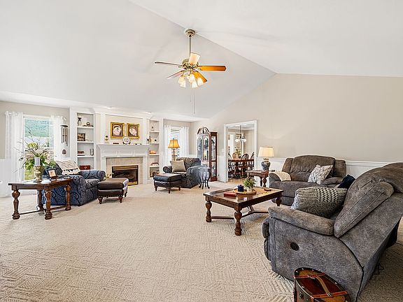3rd image of 263 Preston Cir