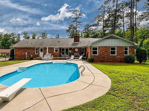 3rd image of 117 Middlebrook Dr