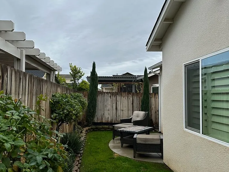 2137 La Vona Ave — Photo 16