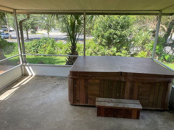 Screen room with spa