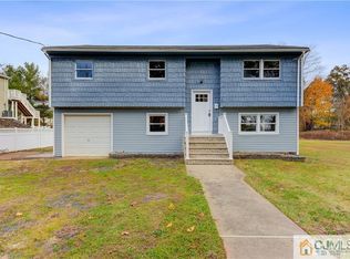 6 Lydia Pl, Pt Monmouth, NJ 07758