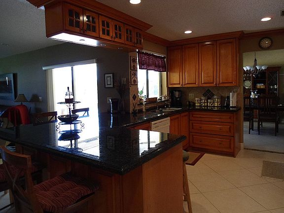 2nd image of 5300 Queen Lake Ter