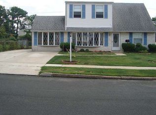 57 Mill Dr, Levittown, PA 19056
