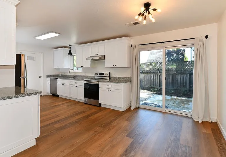 166 Almond Ave #168 — Photo 6