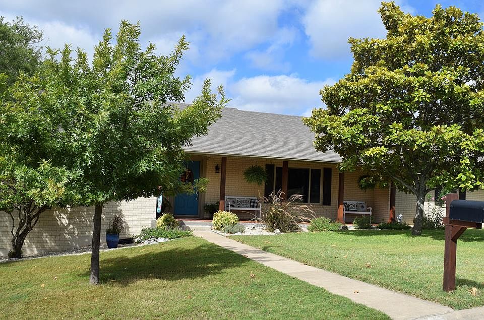 1st image of 806 Alamo Dr