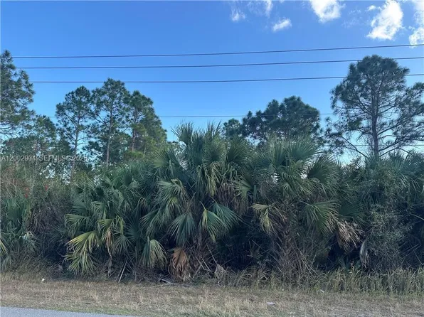 665 Woodcrest Dr, Lehigh Acres, FL 33972