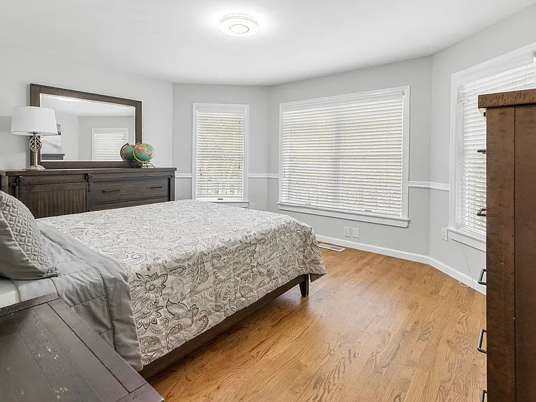21 Eastway Dr — Photo 15