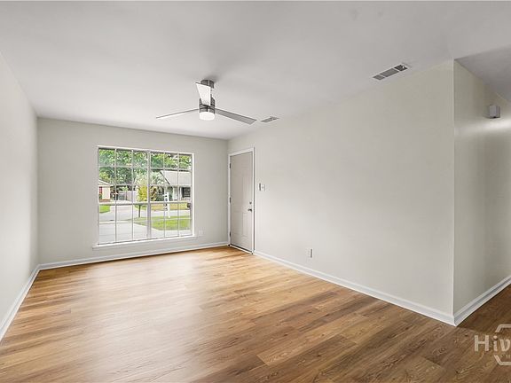 5th image of 127 Greenbriar Court