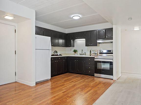 2nd image of 1110 N Farnsworth Ave APT 206