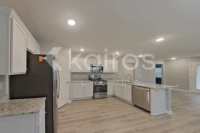 102 Denise Dr — Photo 6