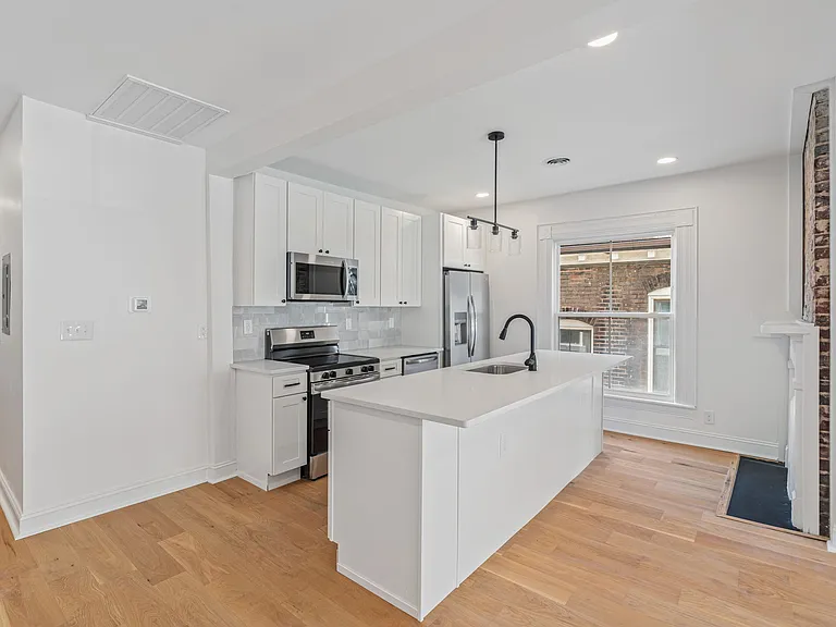 513 N Central St #4 — Photo 3