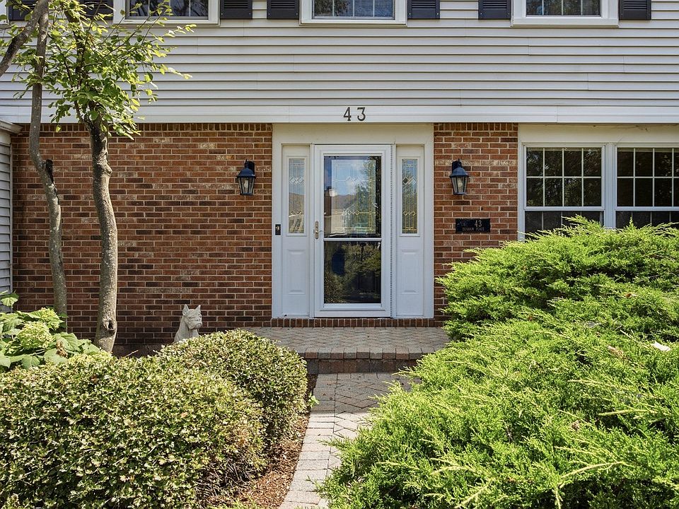 1st image of 43 Dunham Pl