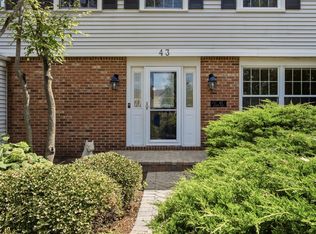 43 Dunham Pl, St Charles, IL 60174