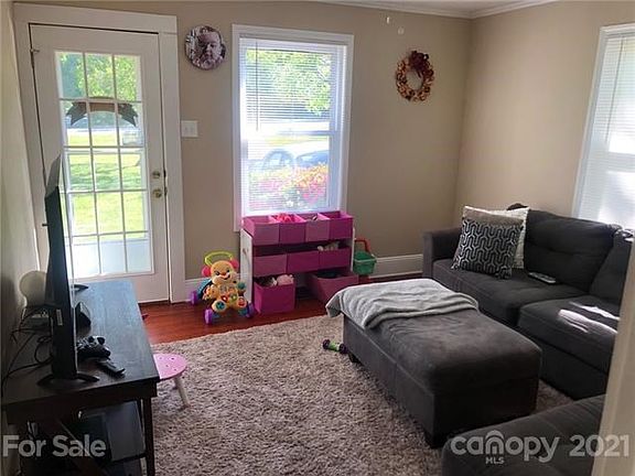 5th image of 804 W 15th St