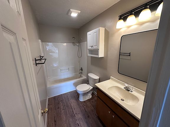4th image of 51 Lee Road 2060